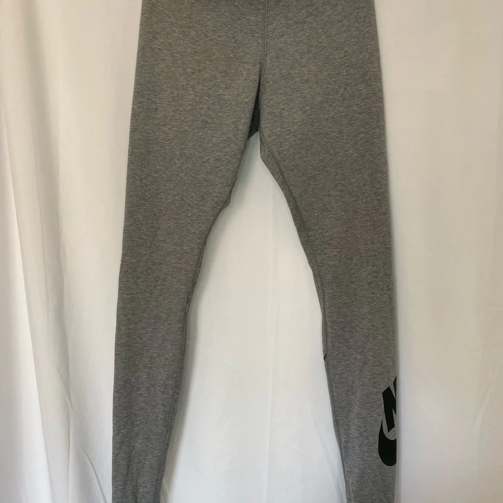 NIKE Leggings Gray with black nike logo size XS great for yoga or gym workouts